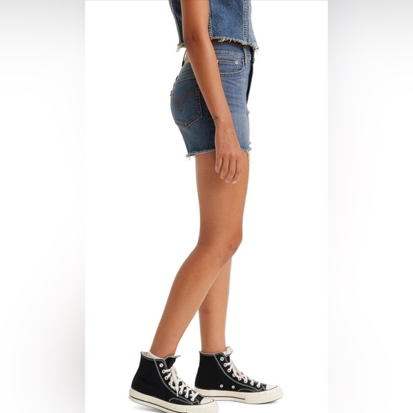 Levi’s Highrise Hypersoft Shorts in Medium Wash Size 28/6 Small - Picture 13 of 13